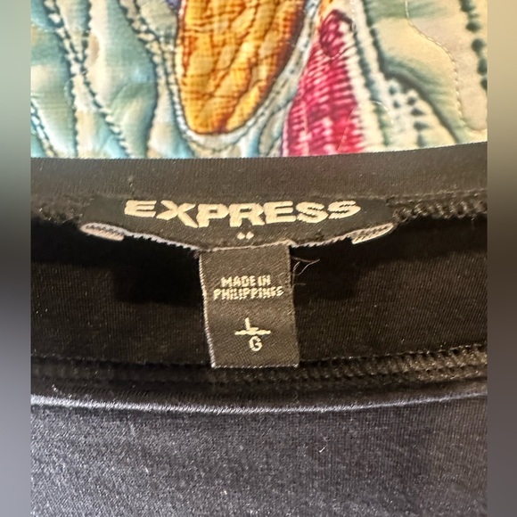 Express Black Twist-Front Tee — Size Large — EUC ❤️❤️❤️ - Picture 8 of 17